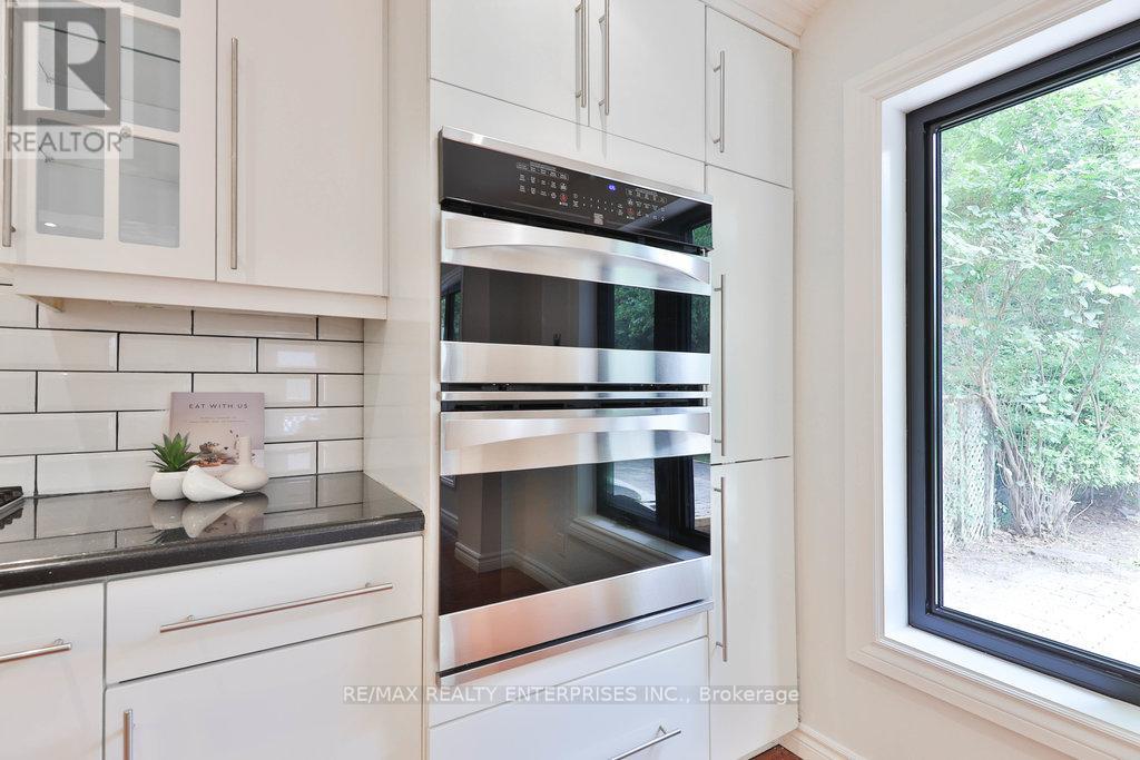 Photo 4 of 1389 Milton Avenue, Mississauga ON