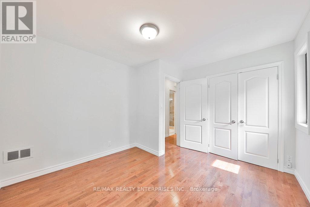 Photo 8 of 1389 Milton Avenue, Mississauga ON