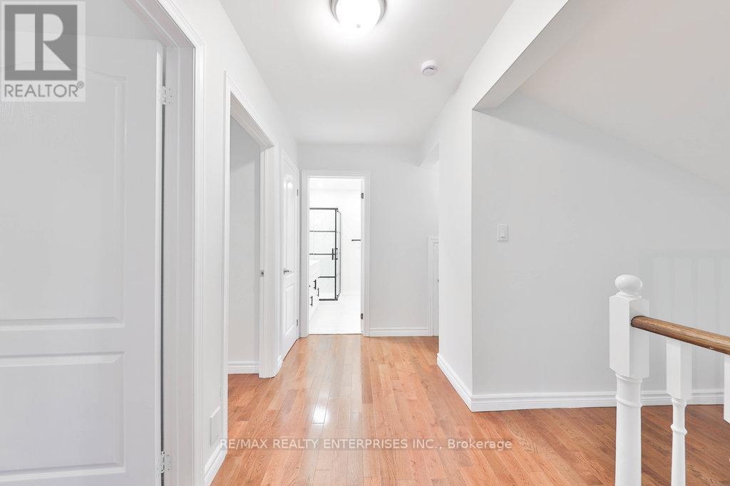 Photo 14 of 1389 Milton Avenue, Mississauga ON