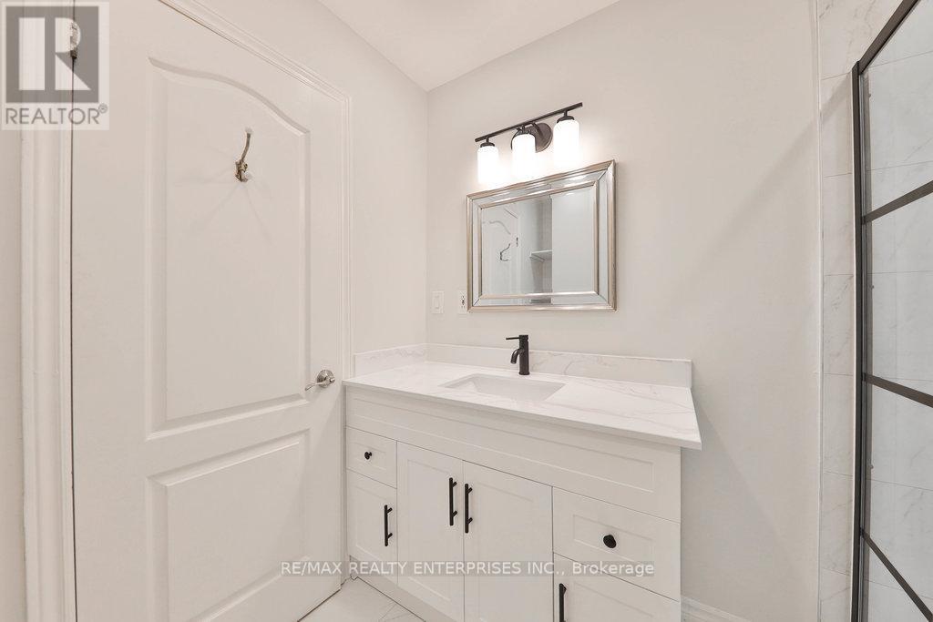 Photo 9 of 1389 Milton Avenue, Mississauga ON