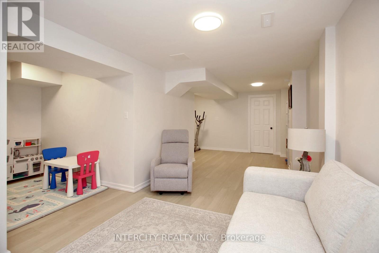 Photo 12 of 5 Humbershed Crescent, Caledon ON