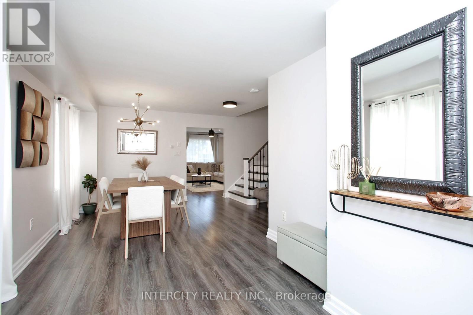 Photo 2 of 5 Humbershed Crescent, Caledon ON