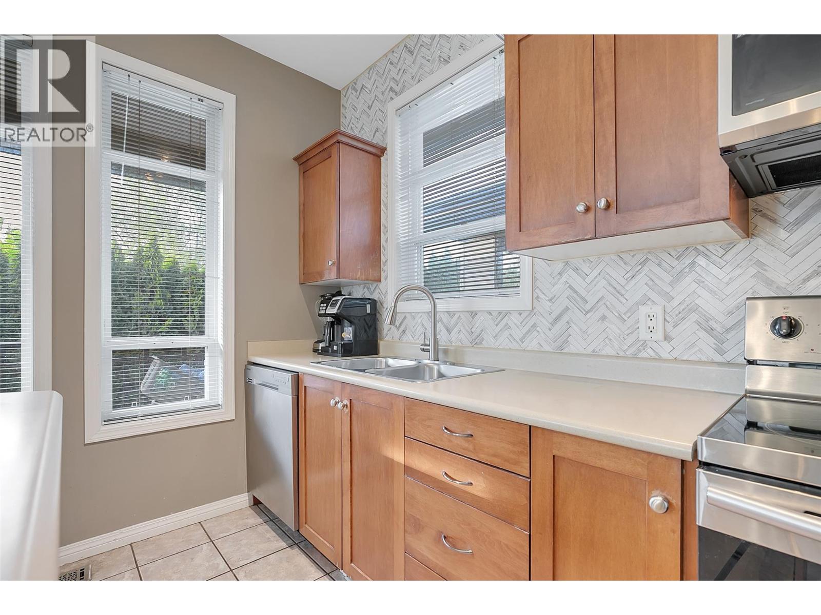  105 mccurdy Road East, Kelowna