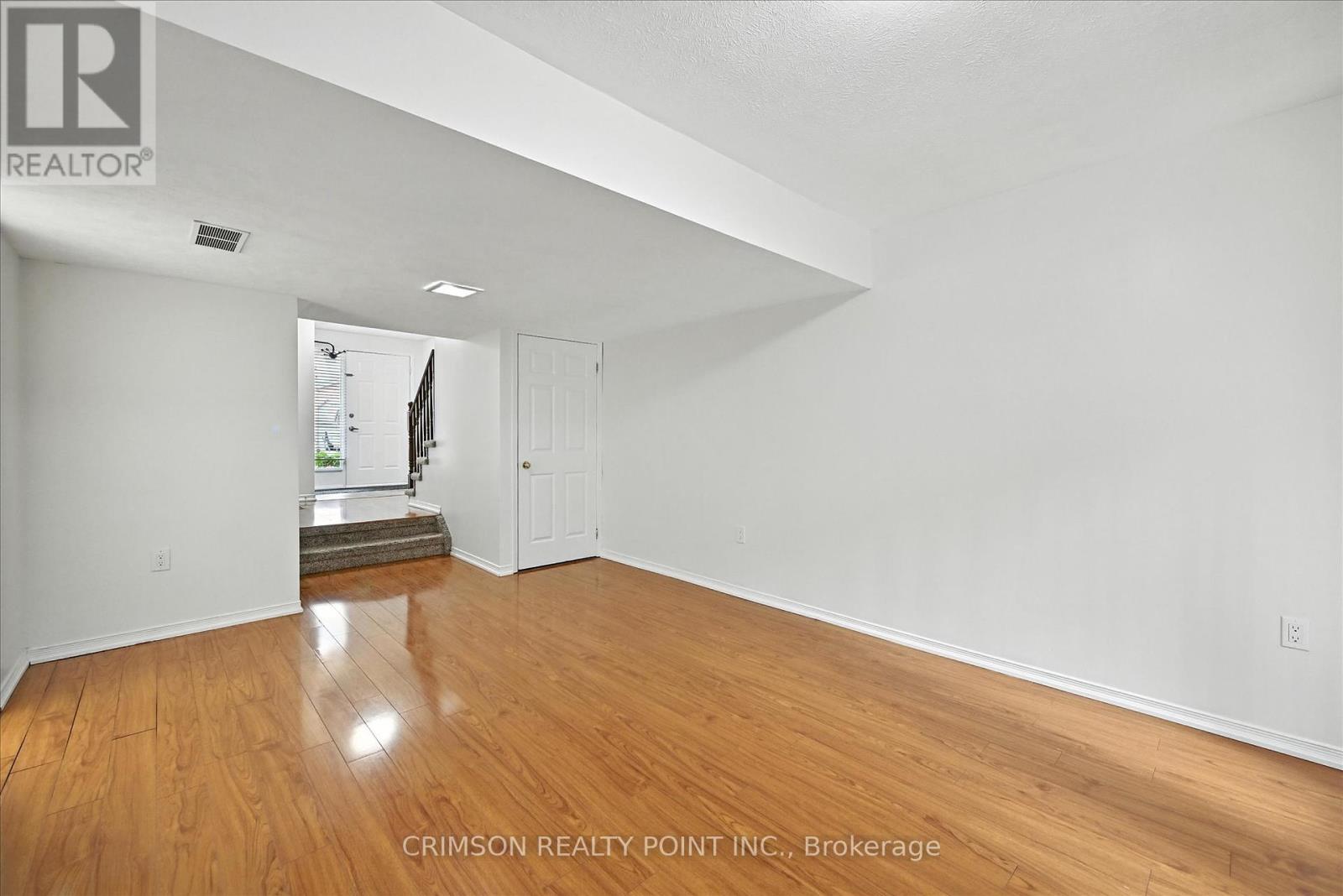 Photo 27 of 47 72 Stone Church Road W, Hamilton ON