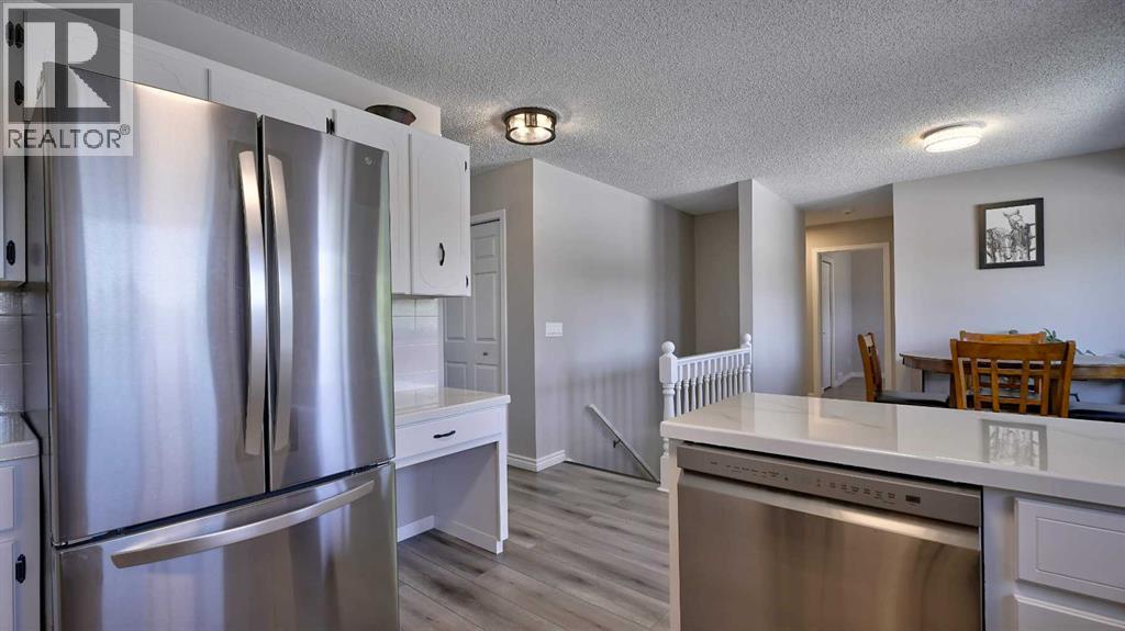Photo 5 of 78 Athabasca Crescent, Crossfield AB