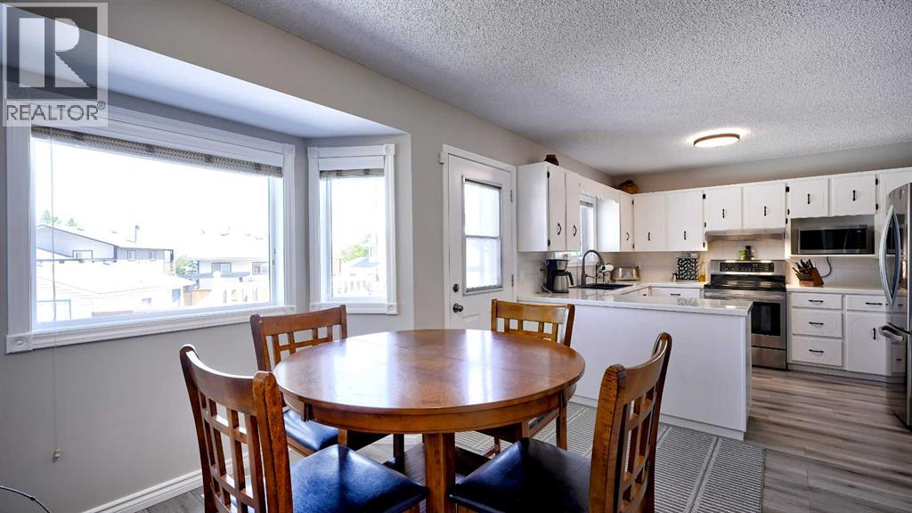 Photo 10 of 78 Athabasca Crescent, Crossfield AB