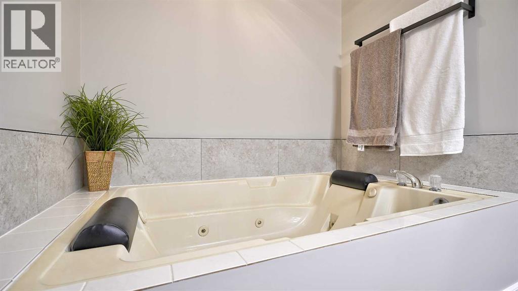 Photo 29 of 78 Athabasca Crescent, Crossfield AB
