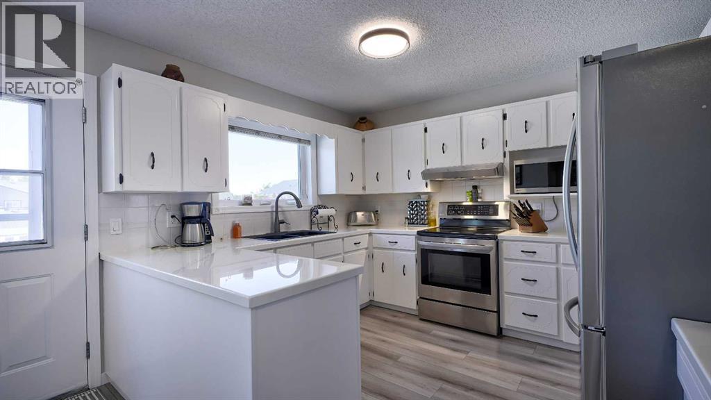 Photo 40 of 78 Athabasca Crescent, Crossfield AB