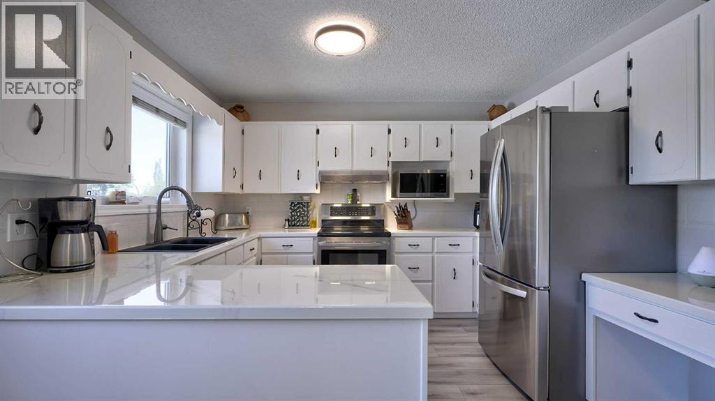 Photo 11 of 78 Athabasca Crescent, Crossfield AB