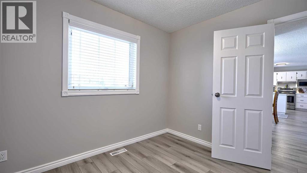 Photo 16 of 78 Athabasca Crescent, Crossfield AB