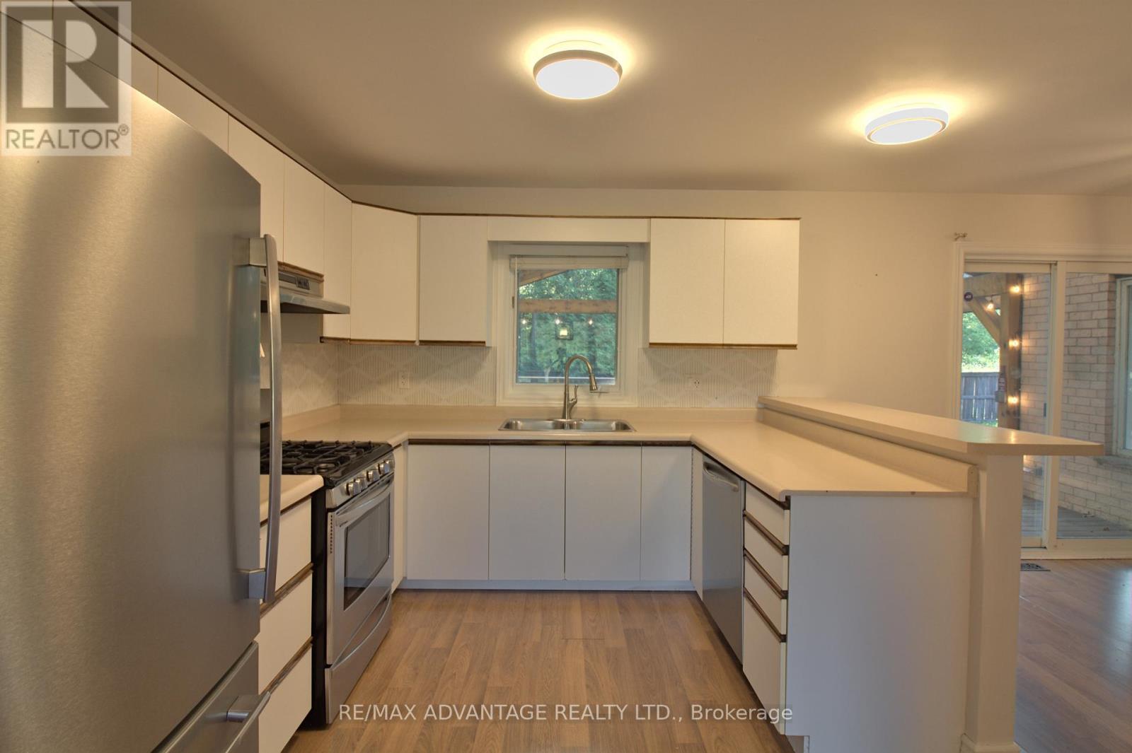 Photo 20 of 21 Village Gate Crescent, Thames Centre ON