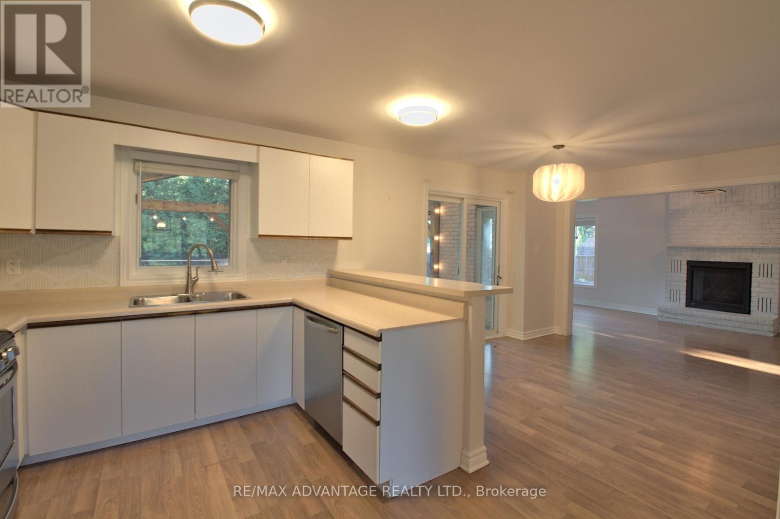 Photo 44 of 21 Village Gate Crescent, Thames Centre ON