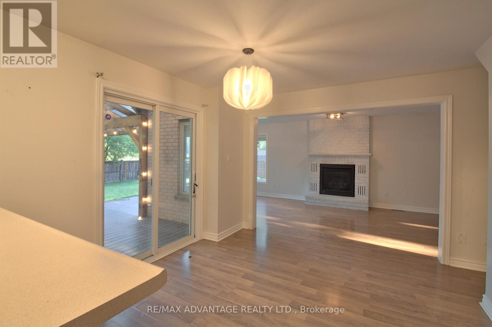 Photo 22 of 21 Village Gate Crescent, Thames Centre ON