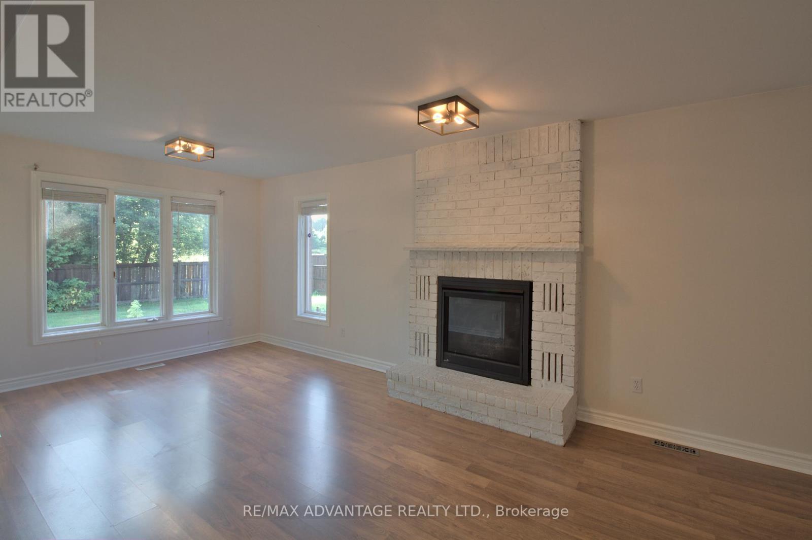 Photo 39 of 21 Village Gate Crescent, Thames Centre ON