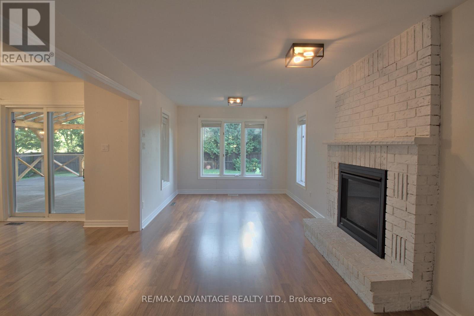 Photo 8 of 21 Village Gate Crescent, Thames Centre ON