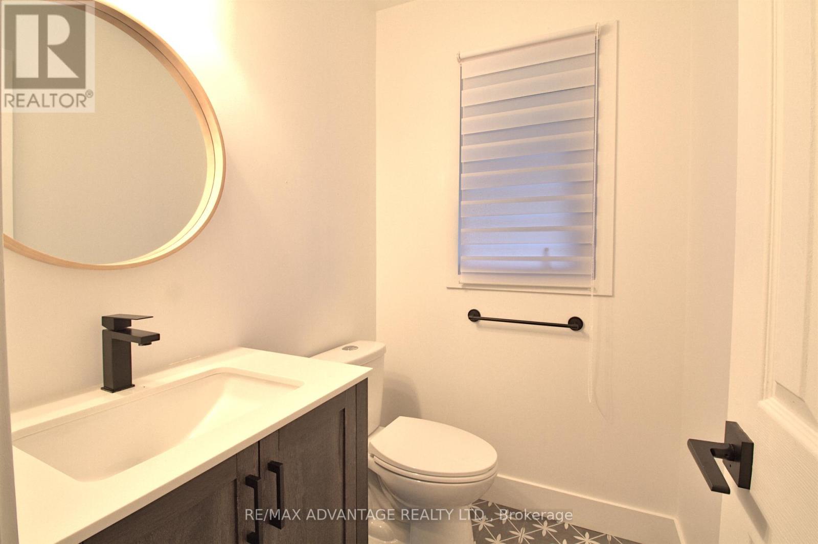 Photo 28 of 21 Village Gate Crescent, Thames Centre ON