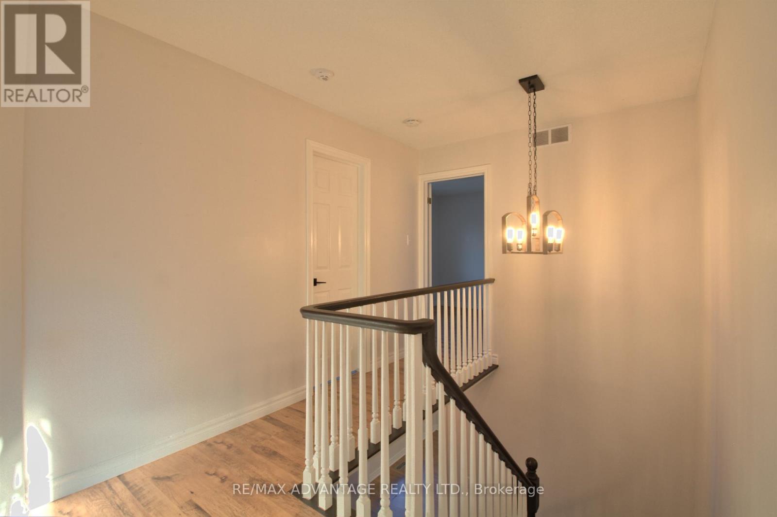 Photo 13 of 21 Village Gate Crescent, Thames Centre ON
