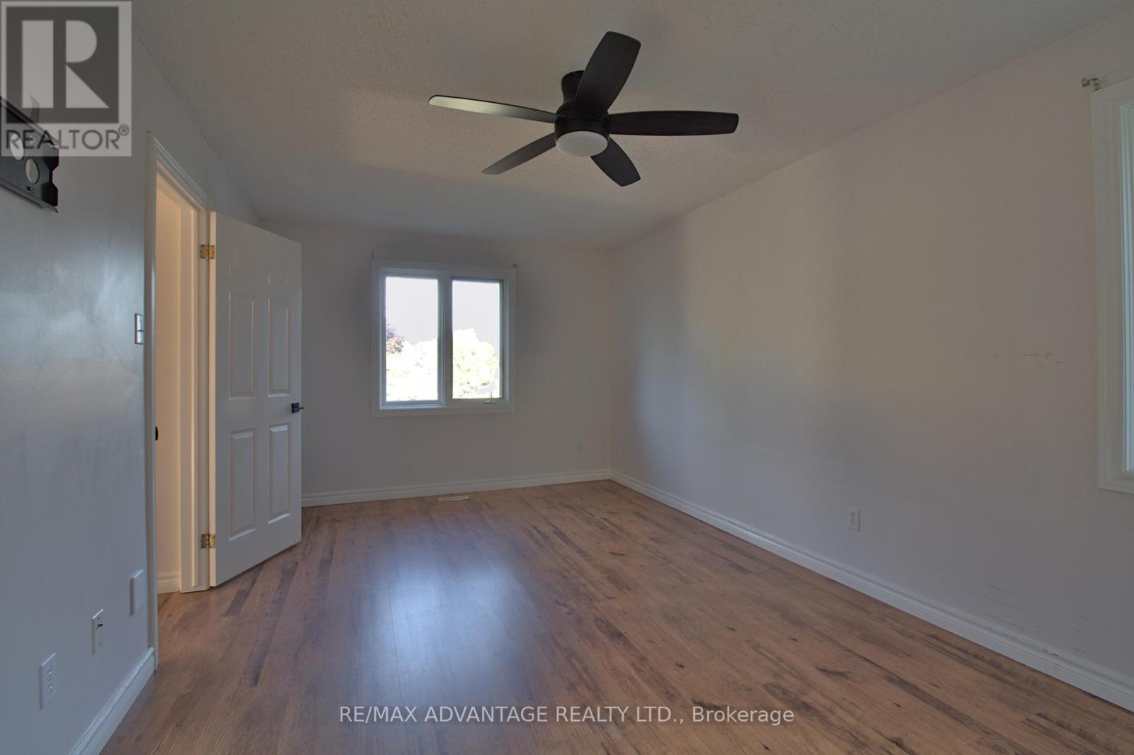 Photo 41 of 21 Village Gate Crescent, Thames Centre ON