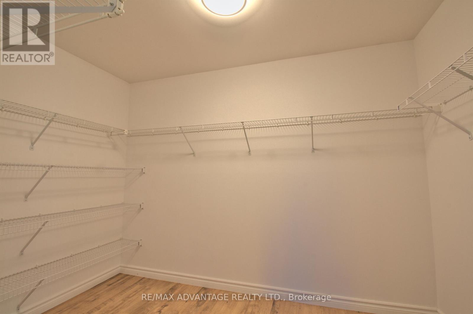 Photo 19 of 21 Village Gate Crescent, Thames Centre ON