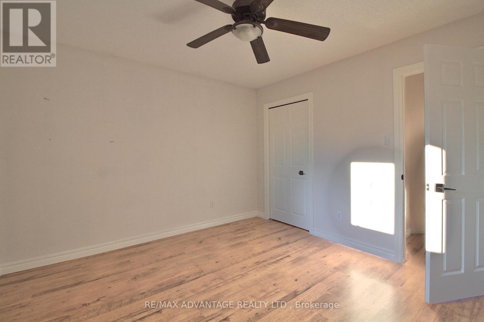 Photo 9 of 21 Village Gate Crescent, Thames Centre ON