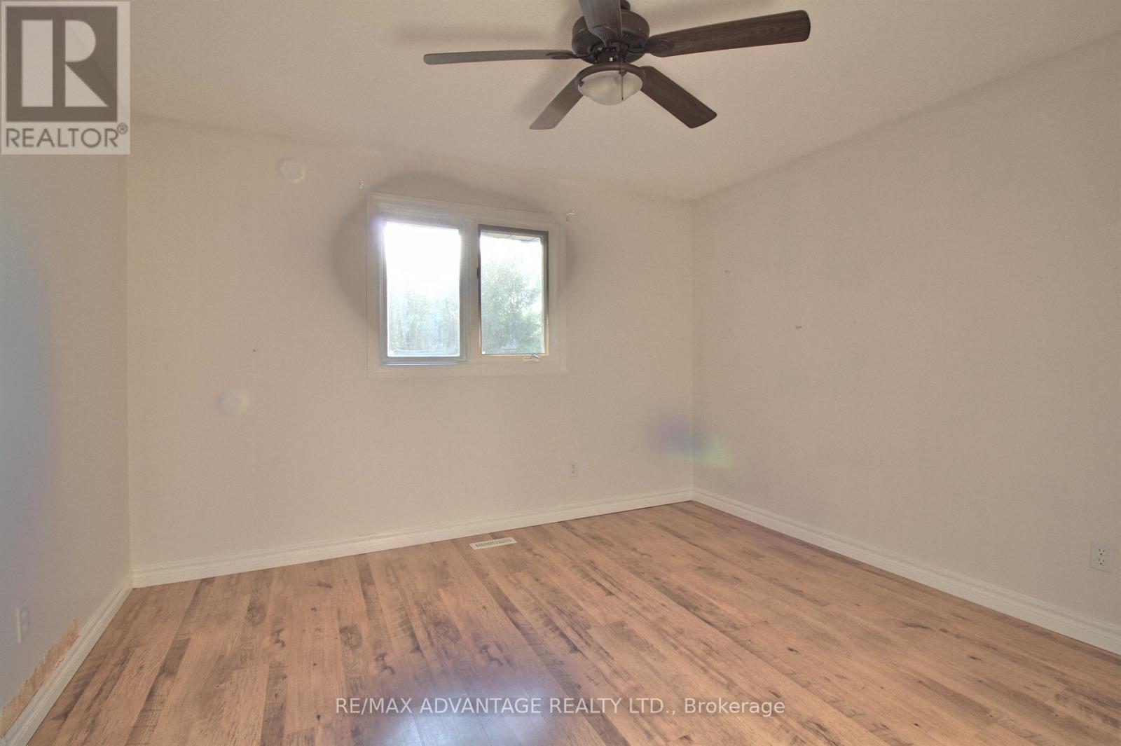 Photo 23 of 21 Village Gate Crescent, Thames Centre ON