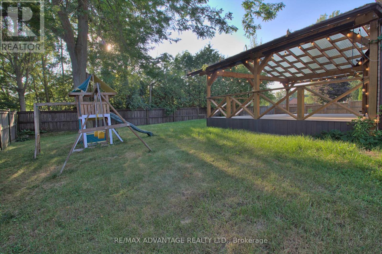 Photo 14 of 21 Village Gate Crescent, Thames Centre ON