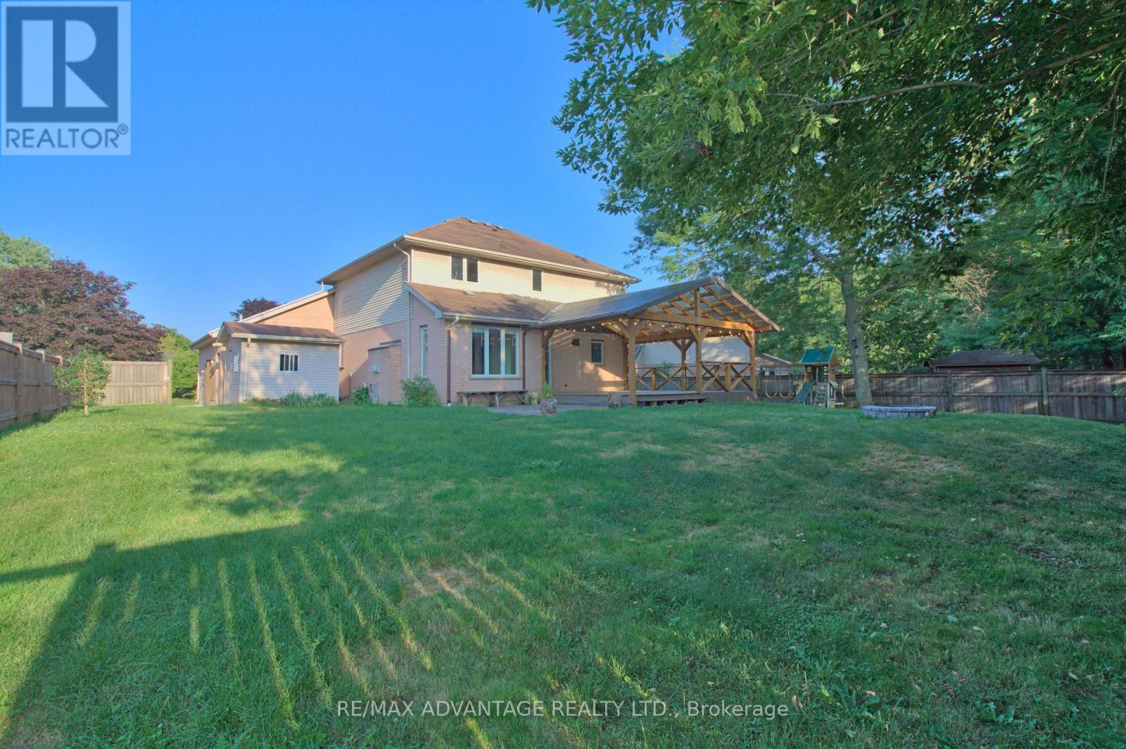 Photo 10 of 21 Village Gate Crescent, Thames Centre ON