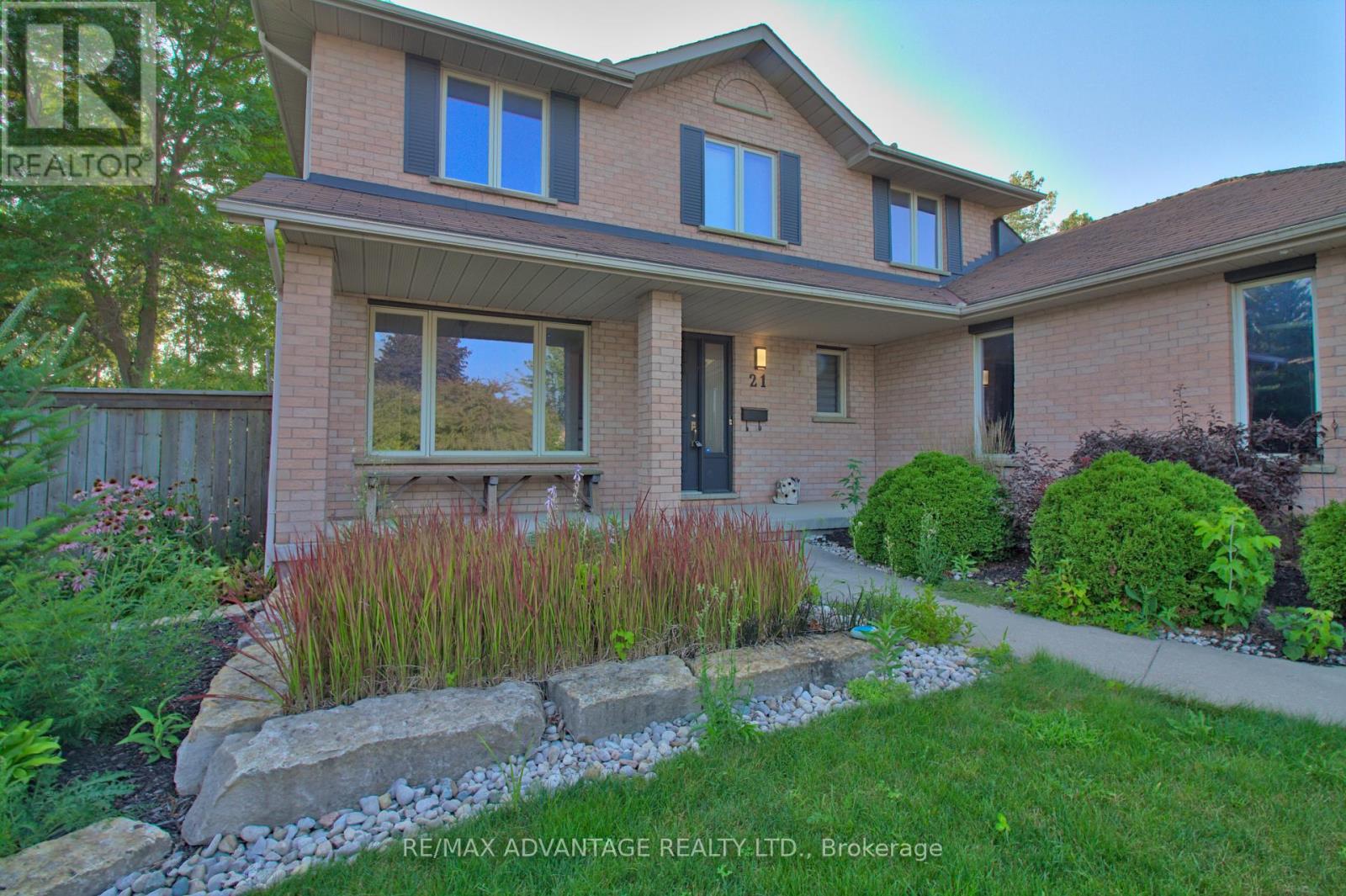 Photo 17 of 21 Village Gate Crescent, Thames Centre ON