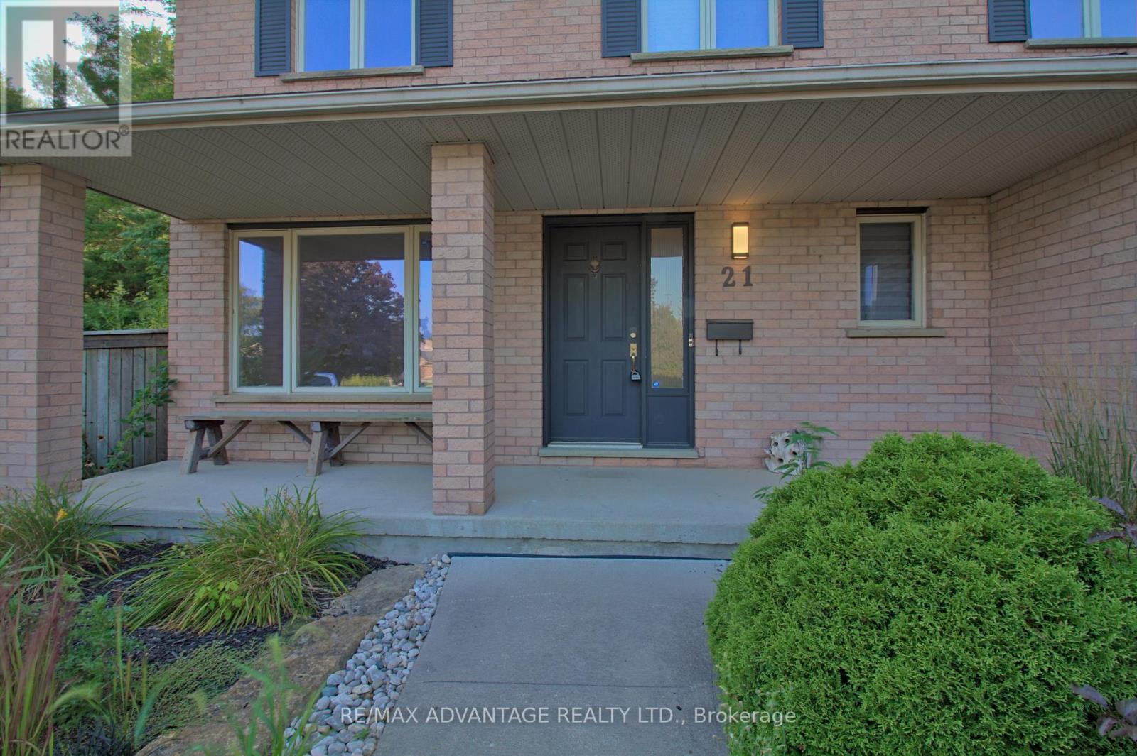 Photo 42 of 21 Village Gate Crescent, Thames Centre ON