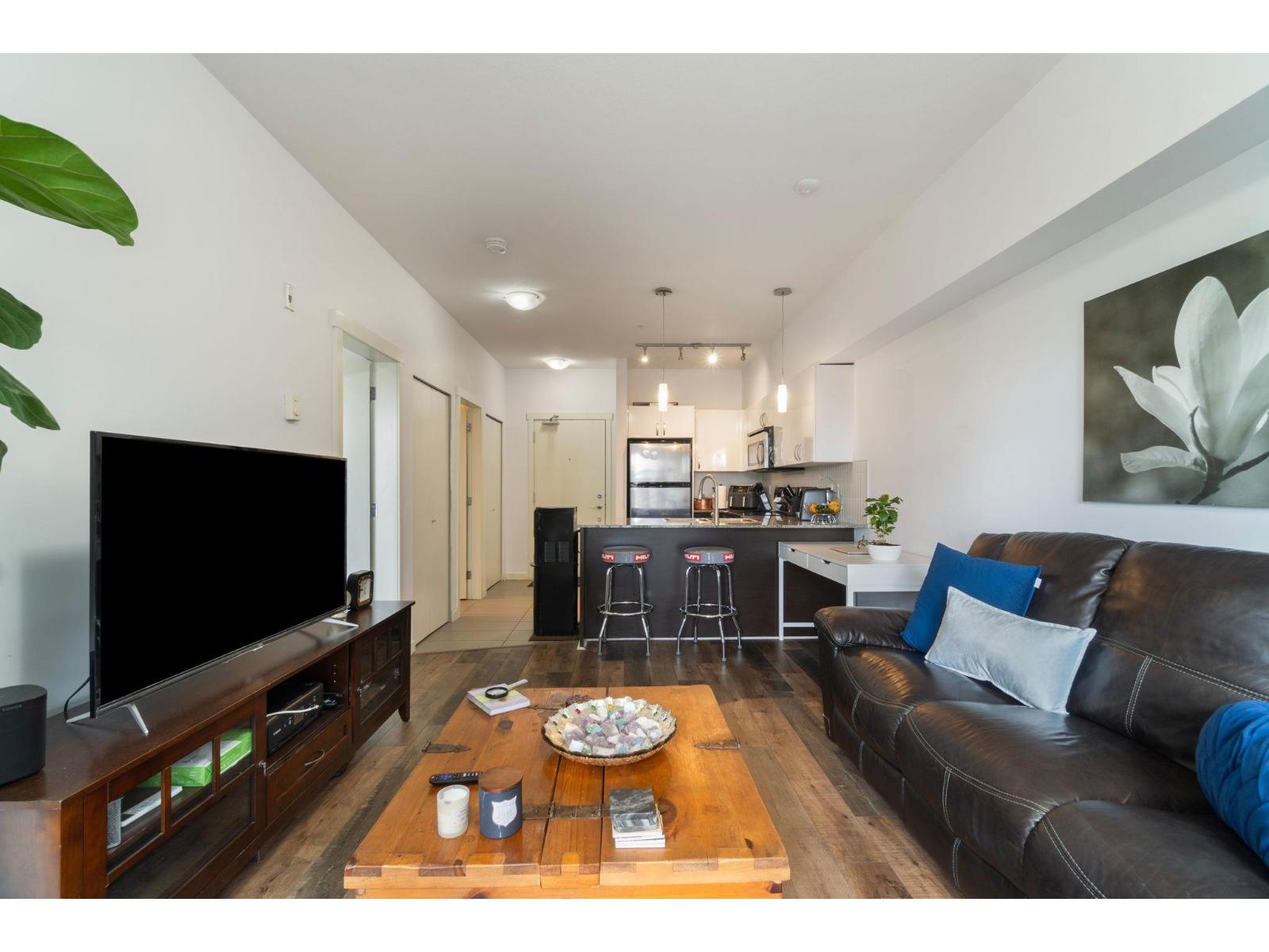 Photo 4 of 322 13728 108 Avenue, Surrey BC