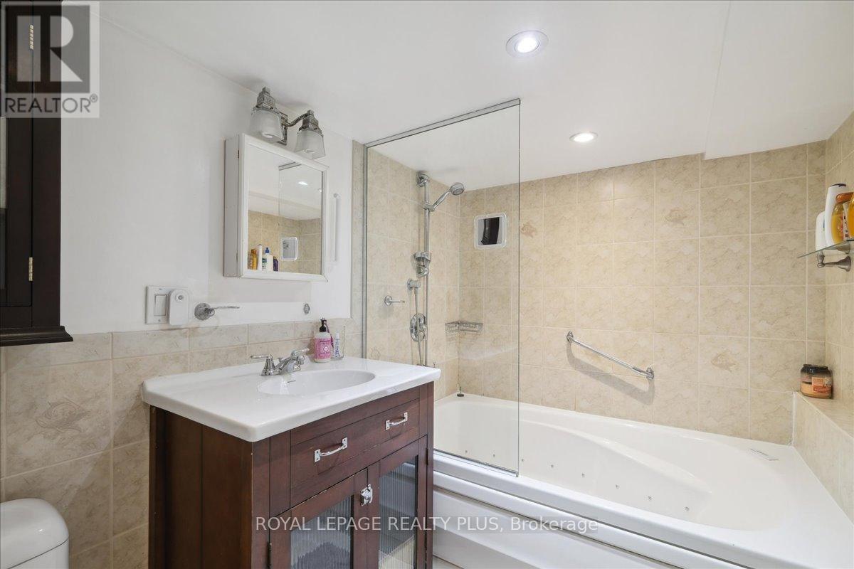 Photo 33 of 350 Albany Avenue, Toronto ON