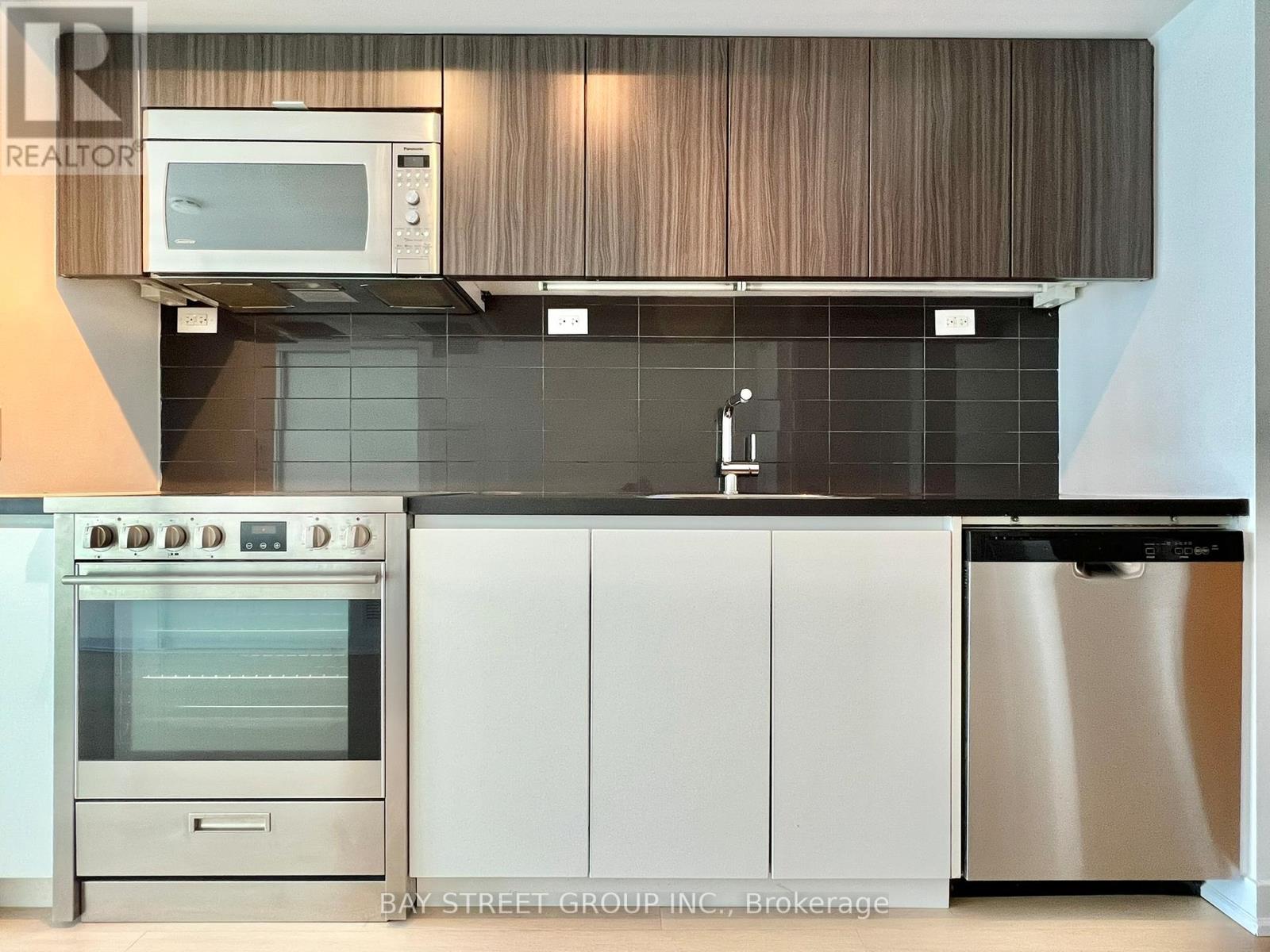 Photo 10 of 2611 75 Queens Wharf Road, Toronto ON
