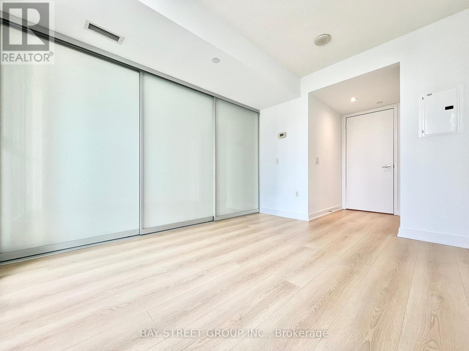 Photo 3 of 2611 75 Queens Wharf Road, Toronto ON