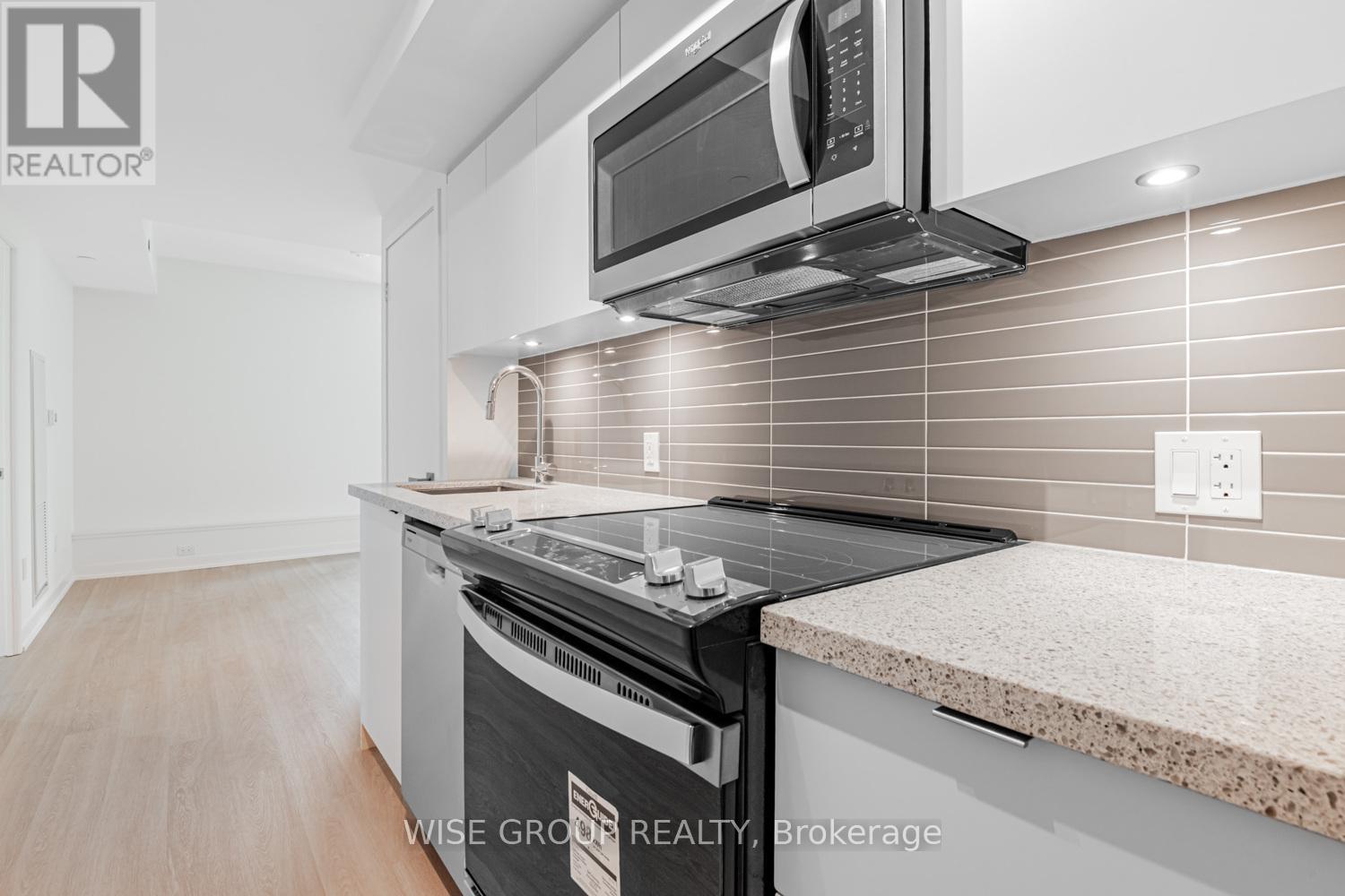 Photo 4 of 303 500 Wilson Avenue, Toronto ON