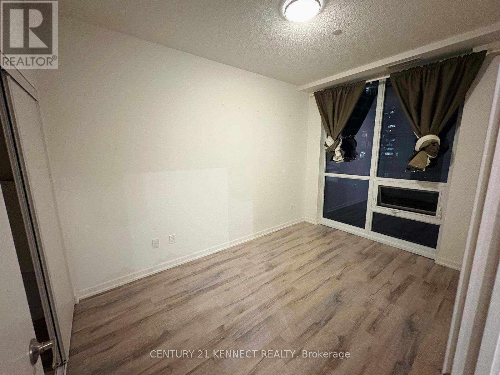 Photo 1 of 613 52 Forest Manor Road, Toronto ON