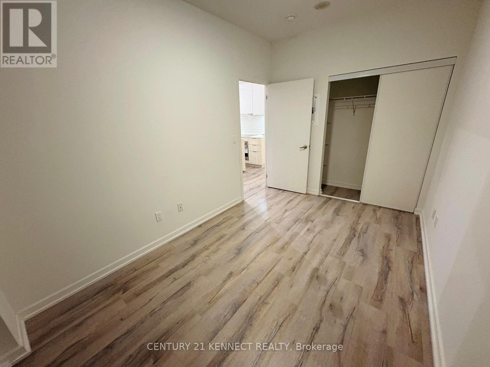 Photo 8 of 613 52 Forest Manor Road, Toronto ON