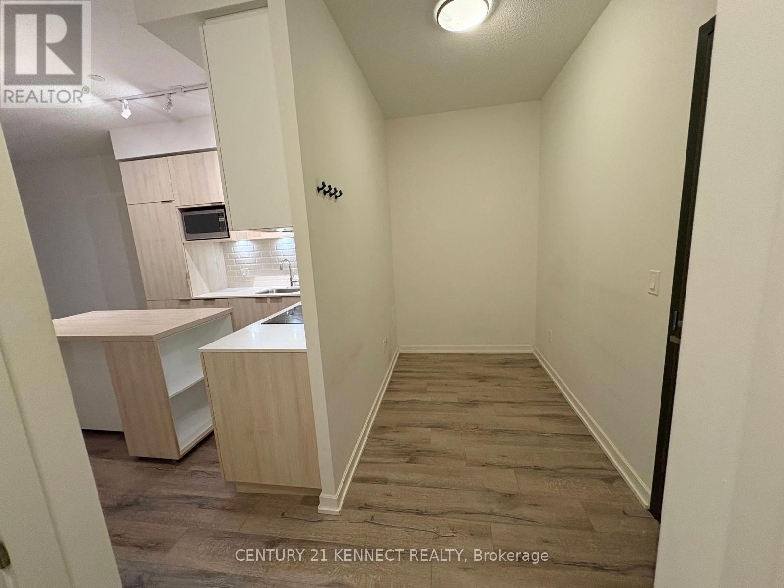 Photo 10 of 613 52 Forest Manor Road, Toronto ON