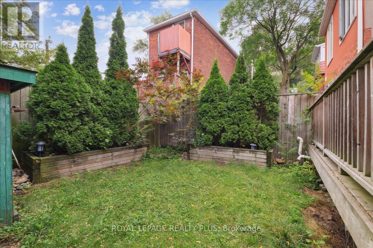 Photo 10 of 350 Albany Avenue, Toronto ON