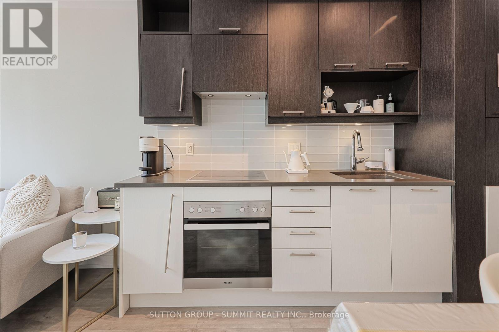 Photo 2 of 1008 30 Nelson Street, Toronto ON
