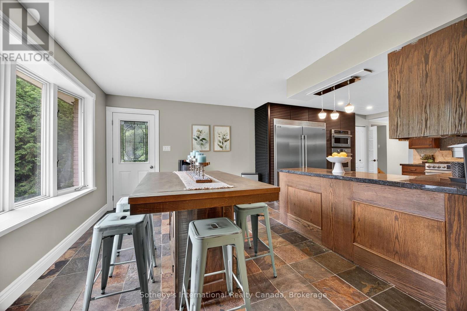 Photo 13 of 79 Caroline Street W, Clearview ON
