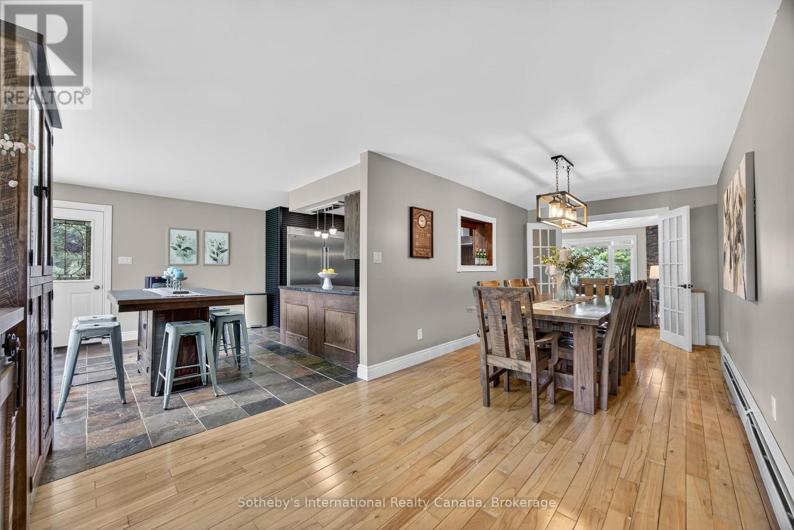 Photo 14 of 79 Caroline Street W, Clearview ON