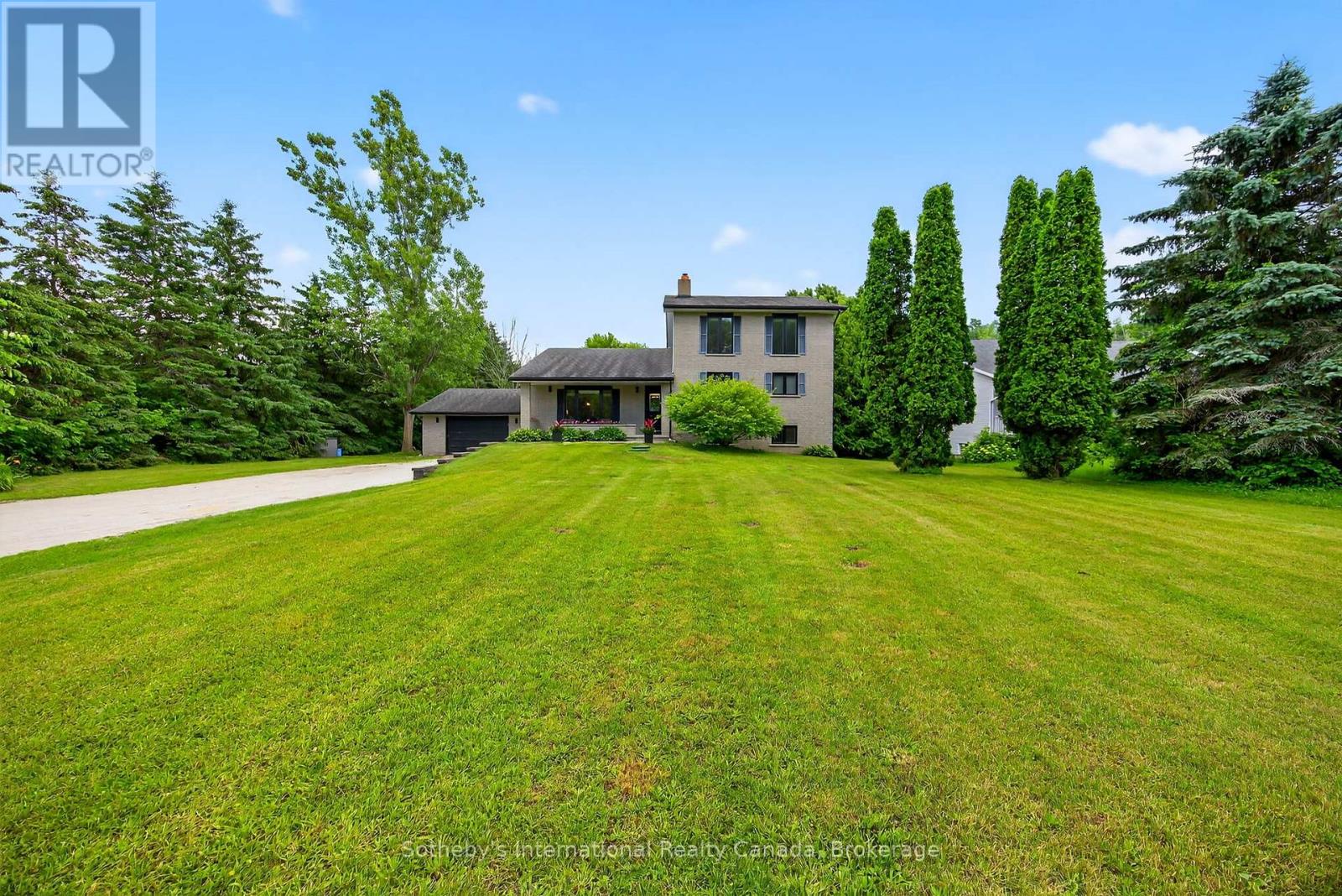Photo 2 of 79 Caroline Street W, Clearview ON