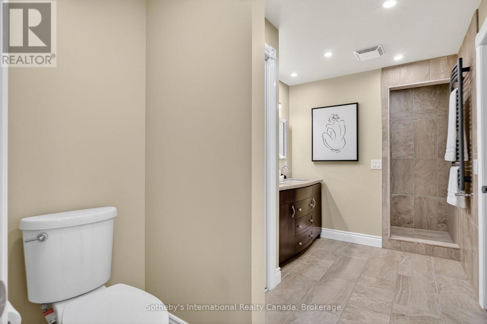 Photo 32 of 79 Caroline Street W, Clearview ON