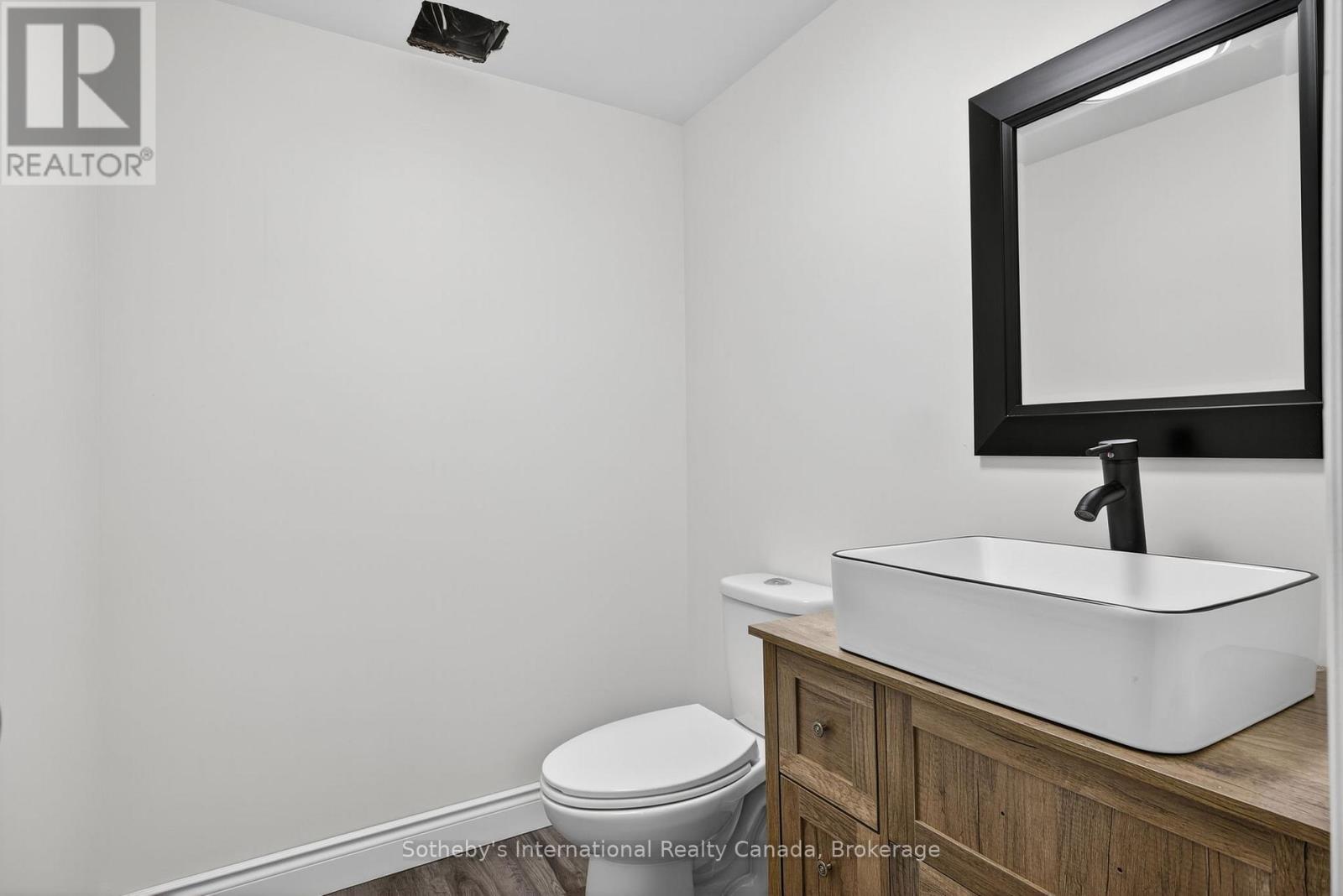 Photo 42 of 79 Caroline Street W, Clearview ON