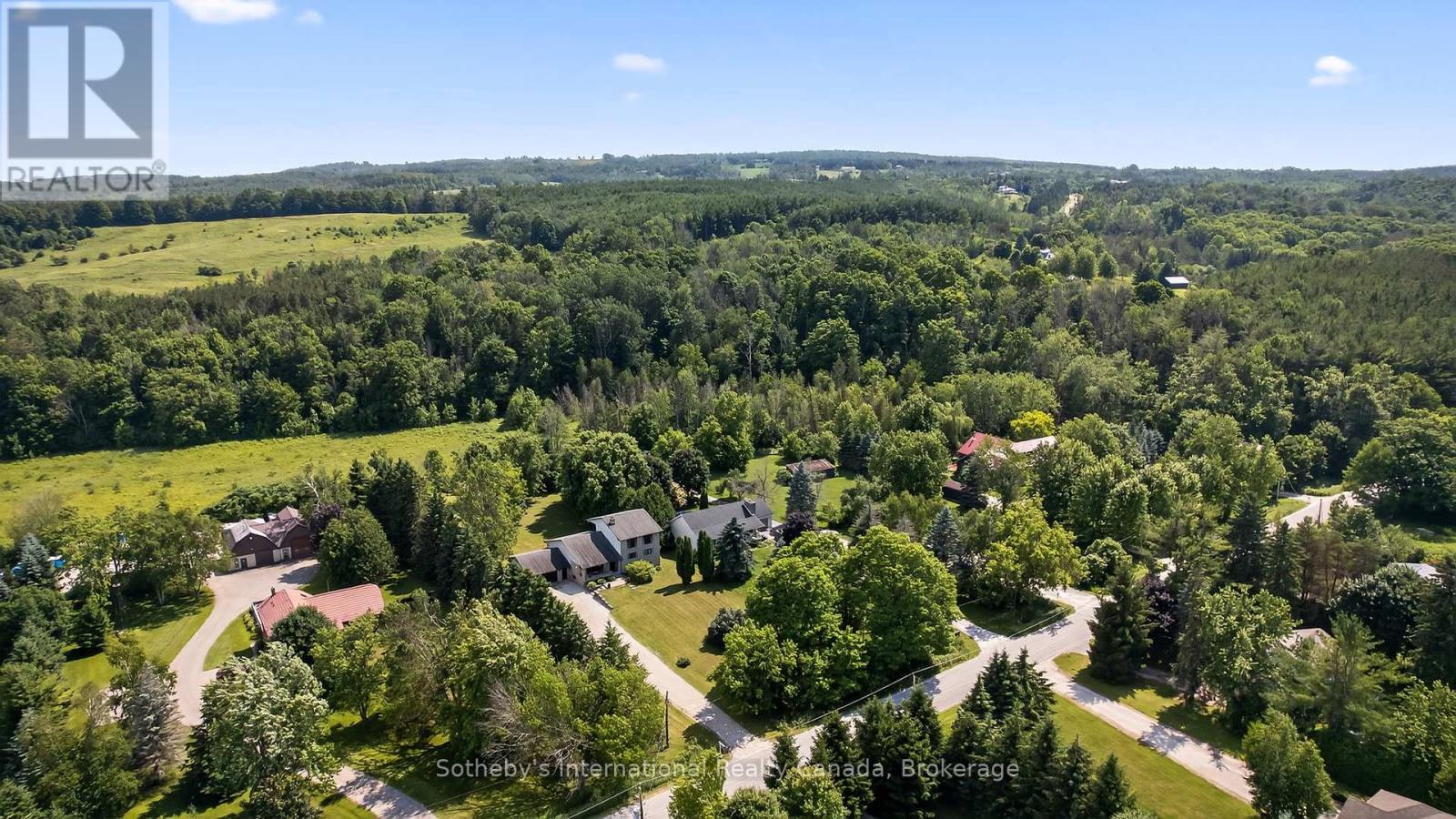 Photo 49 of 79 Caroline Street W, Clearview ON