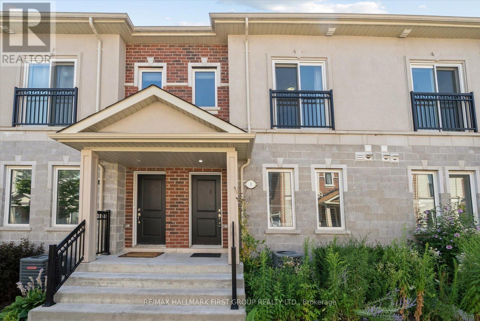 Photo 3 of 5 1060 St Hildas Way, Whitby ON