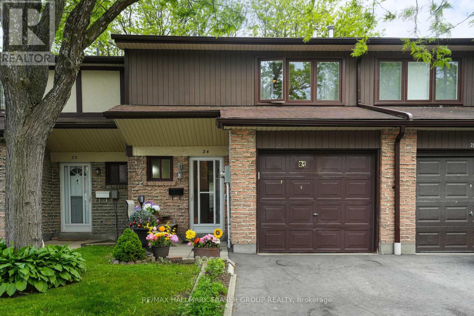 Photo 1 of 24 1975 Memory Lane, Pickering ON