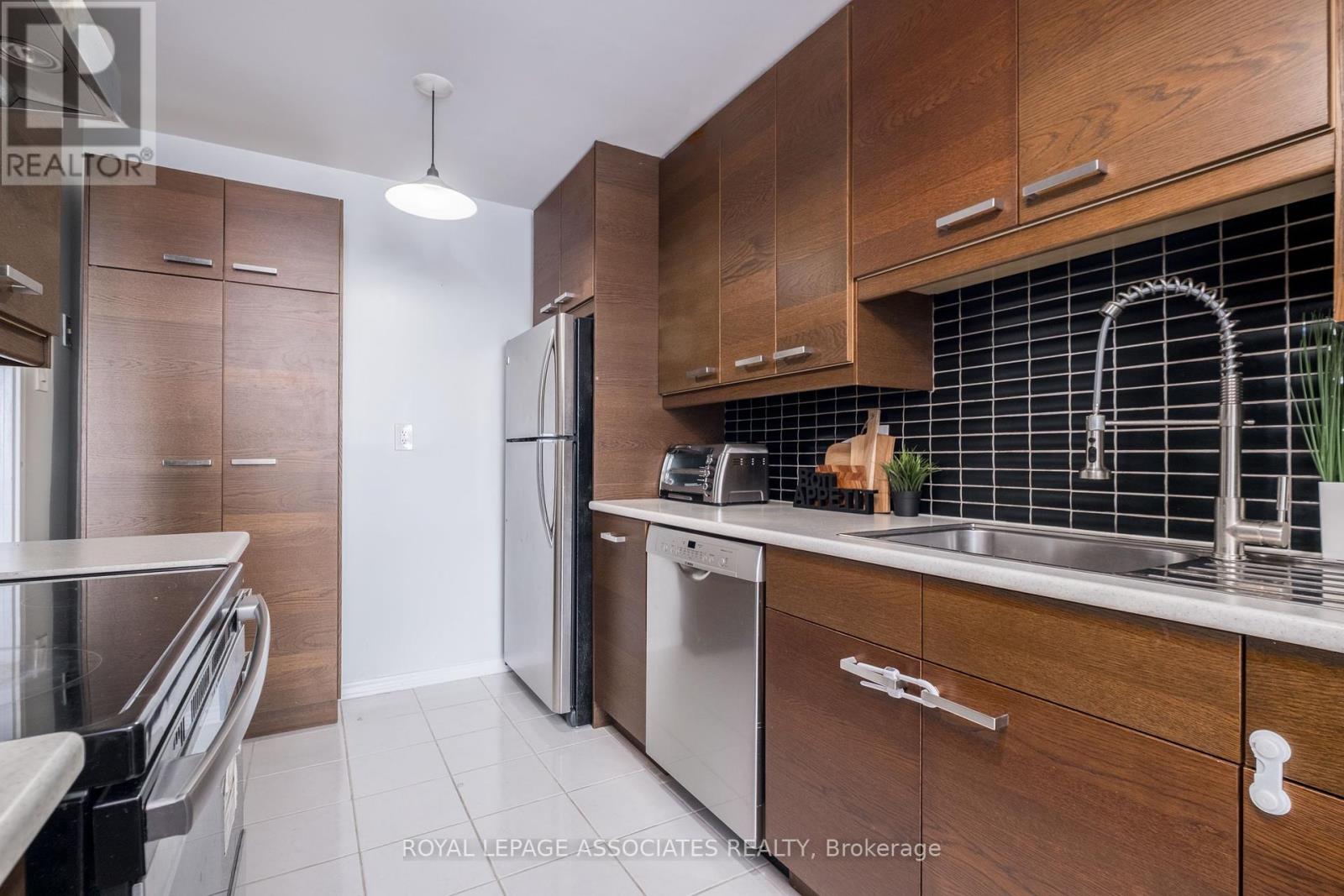 Photo 14 of 705 855 Kennedy Road, Toronto ON