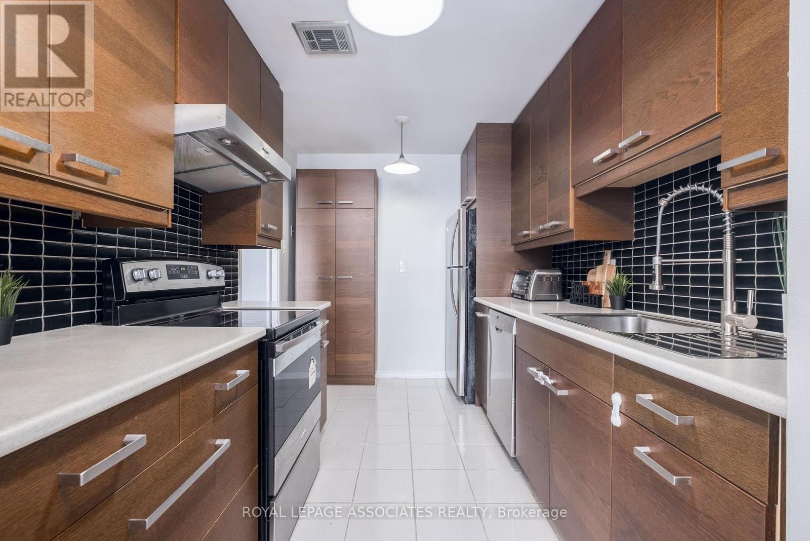 Photo 45 of 705 855 Kennedy Road, Toronto ON
