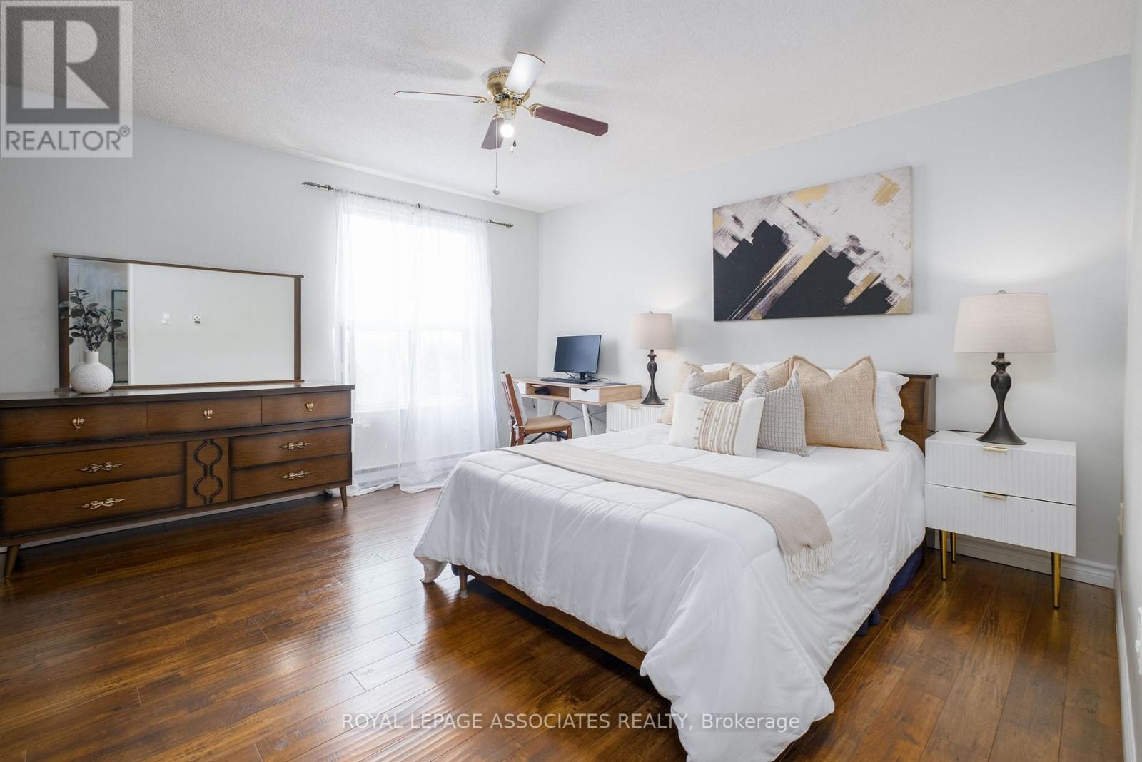 Photo 3 of 705 855 Kennedy Road, Toronto ON